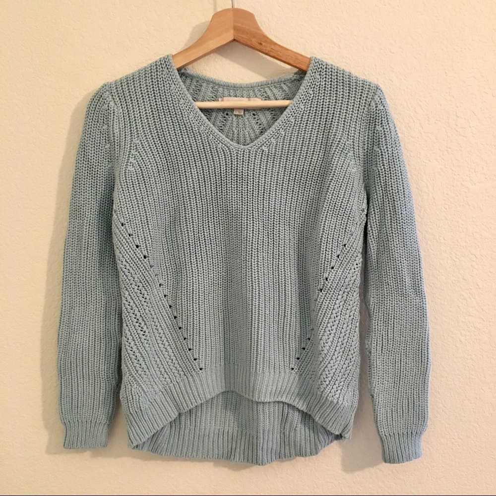V-neck sweater | Tiffany blue